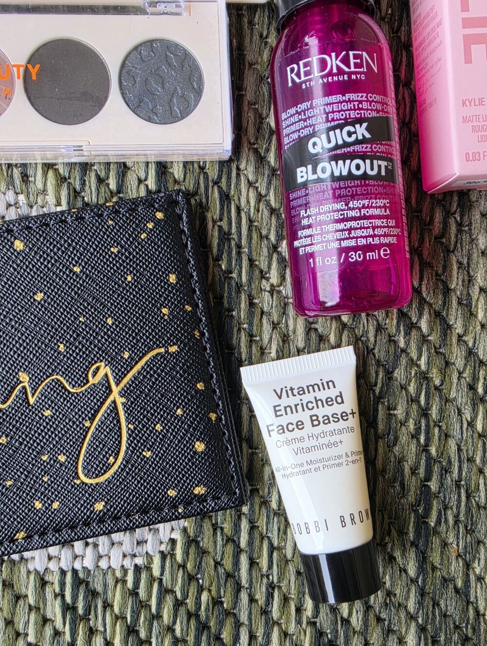 Makeup Bag & Sample Bundle - Picture 4 of 7